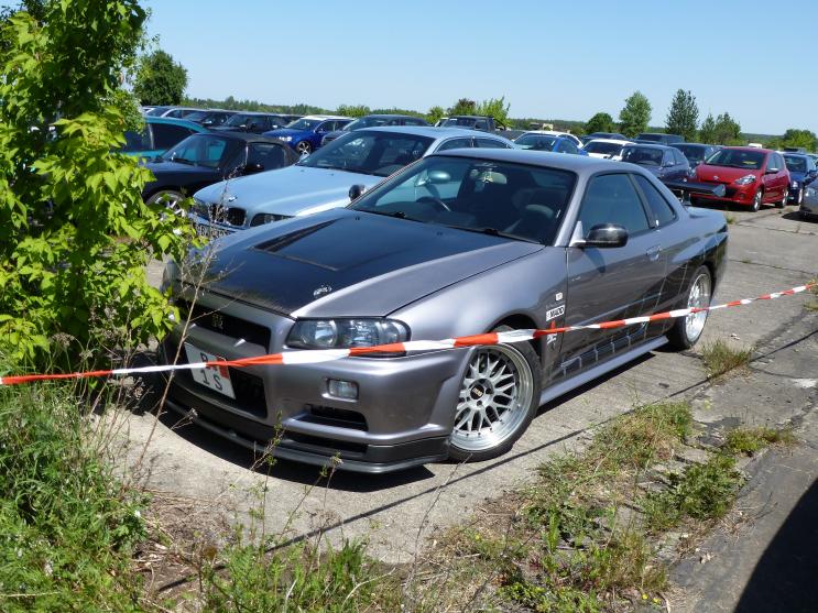 Ein wenig versteckt aber trotzdem entdeckt. Da wollte wohl der Hndler mal wissen was dann Ding so kann. Schner Wagen